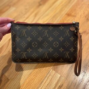 Louis Vuitton Authentic Monogram Pochette